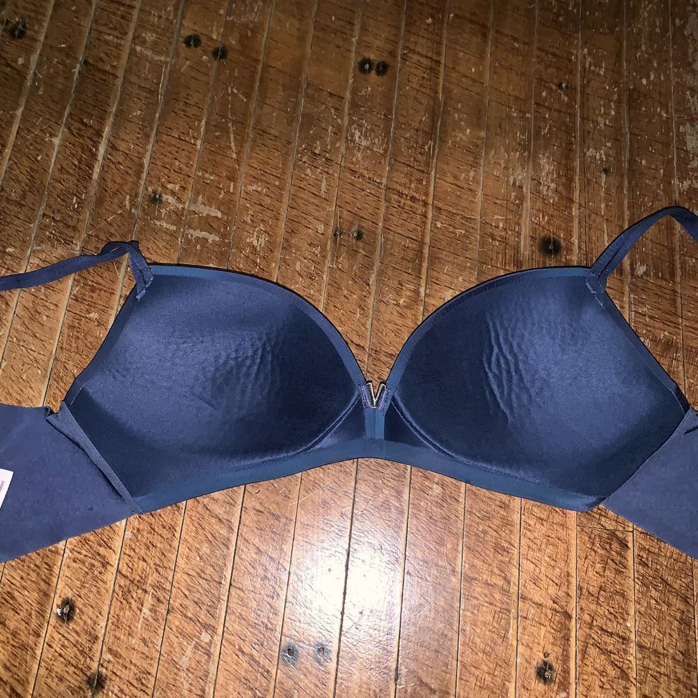 Victoria’s Secret navy no wire padded 34DD bra - Picture 2 of 3
